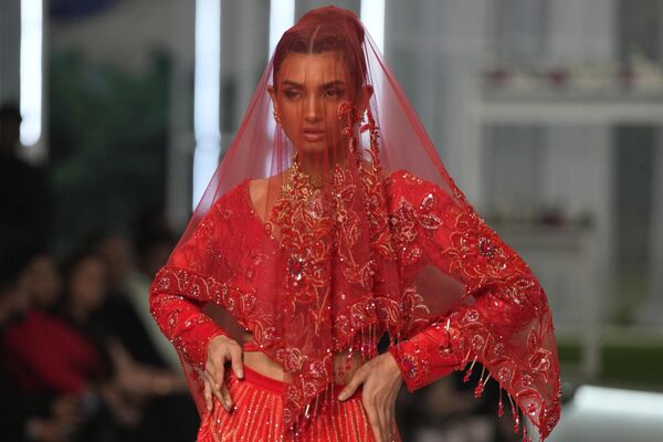 В Пакистане свадьба — это четырехдневный ритуал, и поэтому чем больше нарядов у невесты, тем лучше - Sputnik Кыргызстан