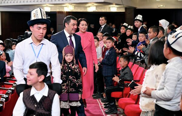 Праздничное мероприятие прошло в большом зале Кыргызской национальной филармонии - Sputnik Кыргызстан