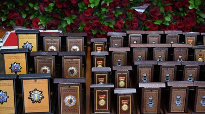 Церемония вручения госнаград, отличившимся кыргызстанцам за особые заслуги перед страной