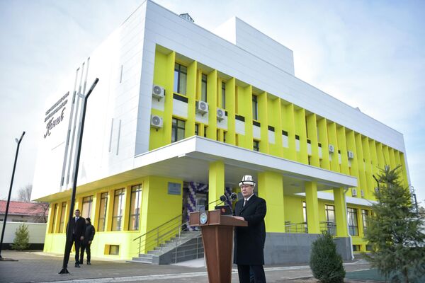 В Бишкеке открыли трехэтажное здание реабилитационного центра для детей с ОВЗ на месте бывшего особняка Бакиевых - Sputnik Кыргызстан