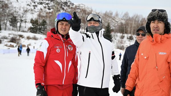 Президент Садыр Жапаров посетил горнолыжную базу Норус - Sputnik Кыргызстан