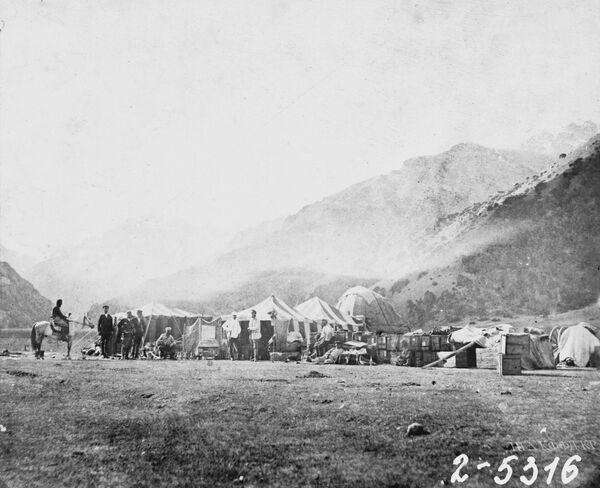 Орус аскерлеринин лагери. Алай. 1898-жыл. Түркстан фотографиялык көргөзмөсү - Sputnik Кыргызстан