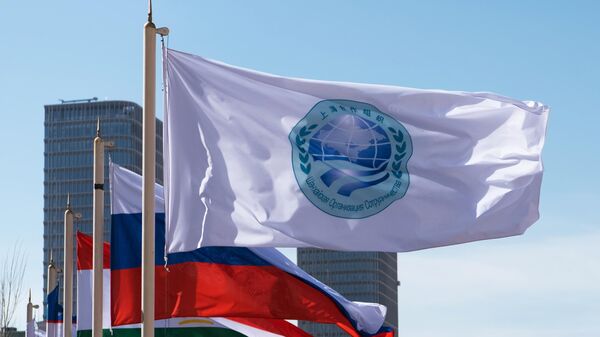 Флаг Шанхайской организации сотрудничества и флаги стран-участниц ШОС. Архивное фото - Sputnik Кыргызстан