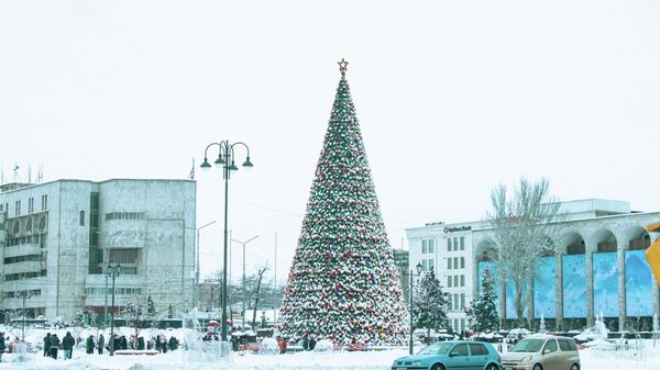 Новогодняя елка на площади Ала-Тоо - Sputnik Кыргызстан