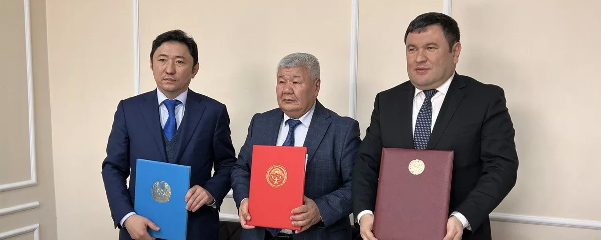 Министры энергетики трех государств подписали дорожную карту по реализации строительства Камбар-Атинской ГЭС-1 - Sputnik Кыргызстан, 1920, 06.01.2023