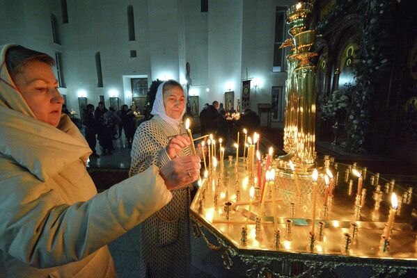 Православдык христиандар Рождествону юлиан календары боюнча 7-январда белгилешет - Sputnik Кыргызстан