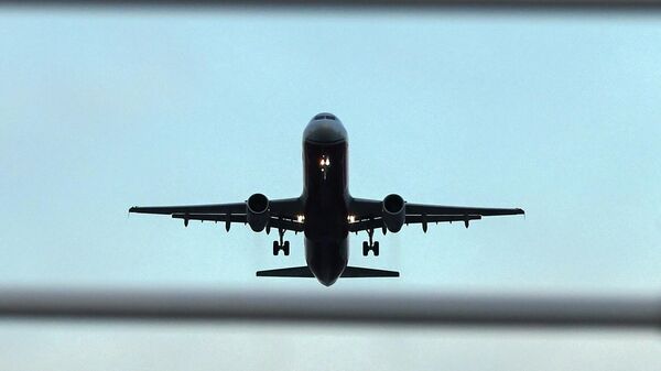 Самолет взлетает в Международном аэропорту Казани. Архивное фото - Sputnik Кыргызстан