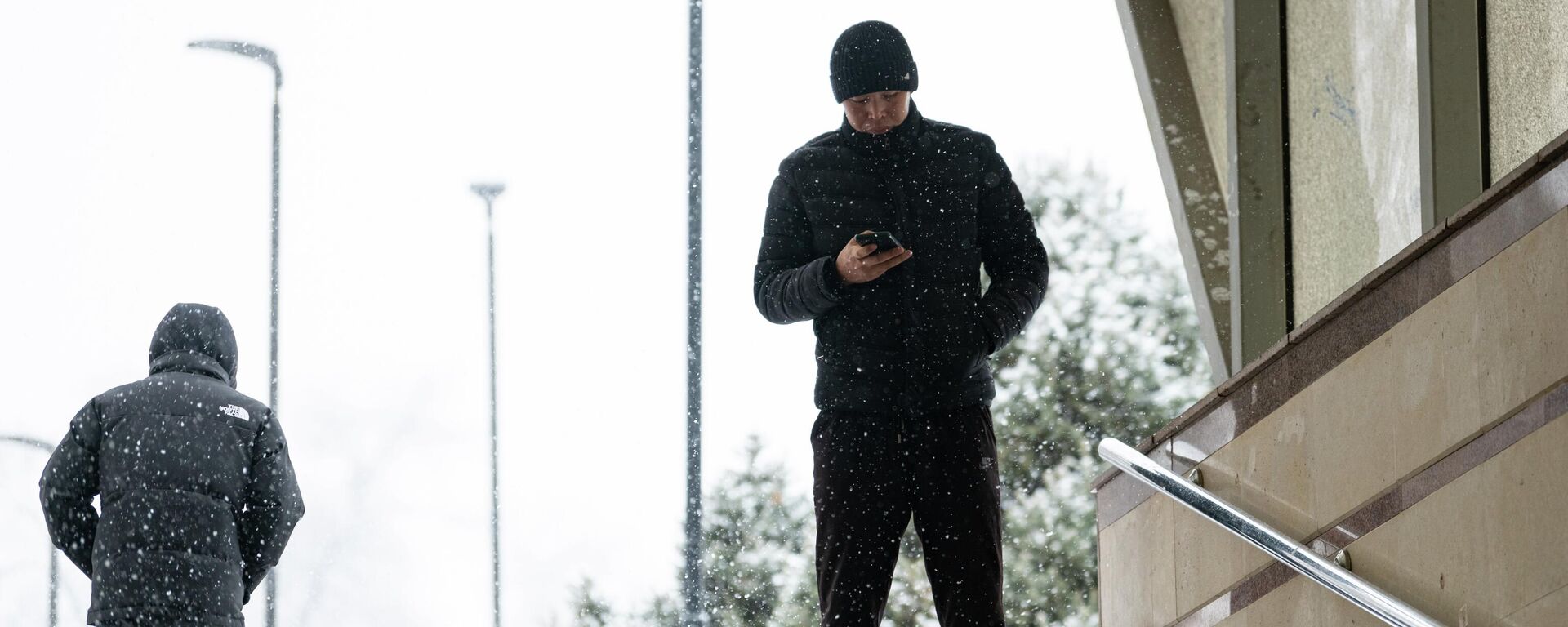 Снег в Бишкеке - Sputnik Кыргызстан, 1920, 23.02.2026