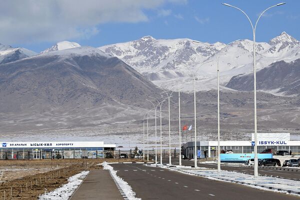 В аэропорту Иссык-Куль намечено строительство аэровокзального комплекса с пропускной способностью 450 пассажиров в час - Sputnik Кыргызстан