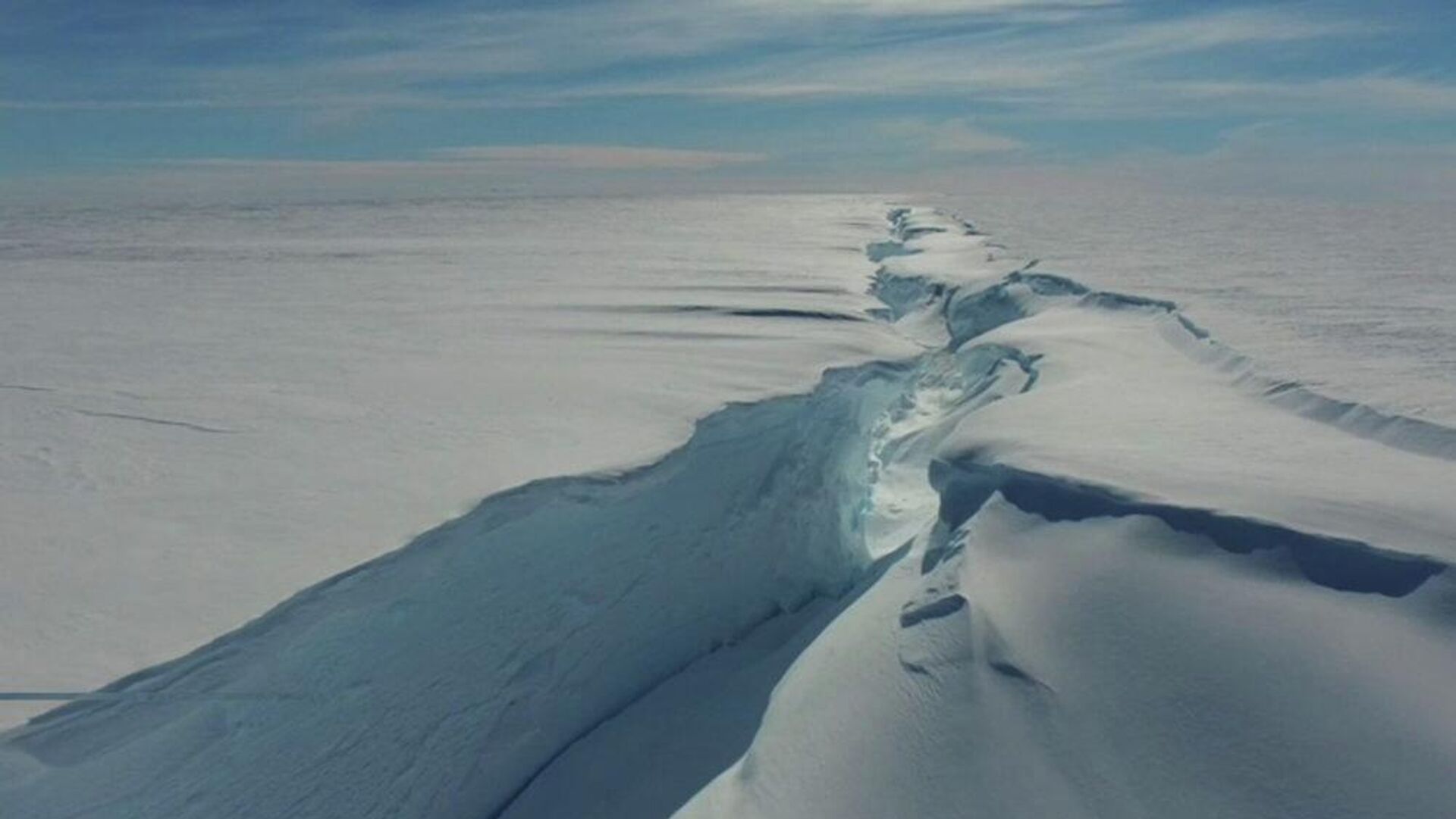  Крупный айсберг размером почти с Лондон откололся от Антарктиды - Sputnik Кыргызстан, 1920, 24.01.2023