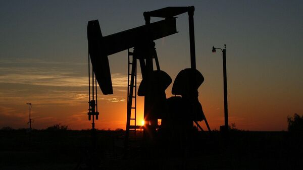 Почему контрагентам придется перепродавать нефть без учета потолка цен - Sputnik Кыргызстан