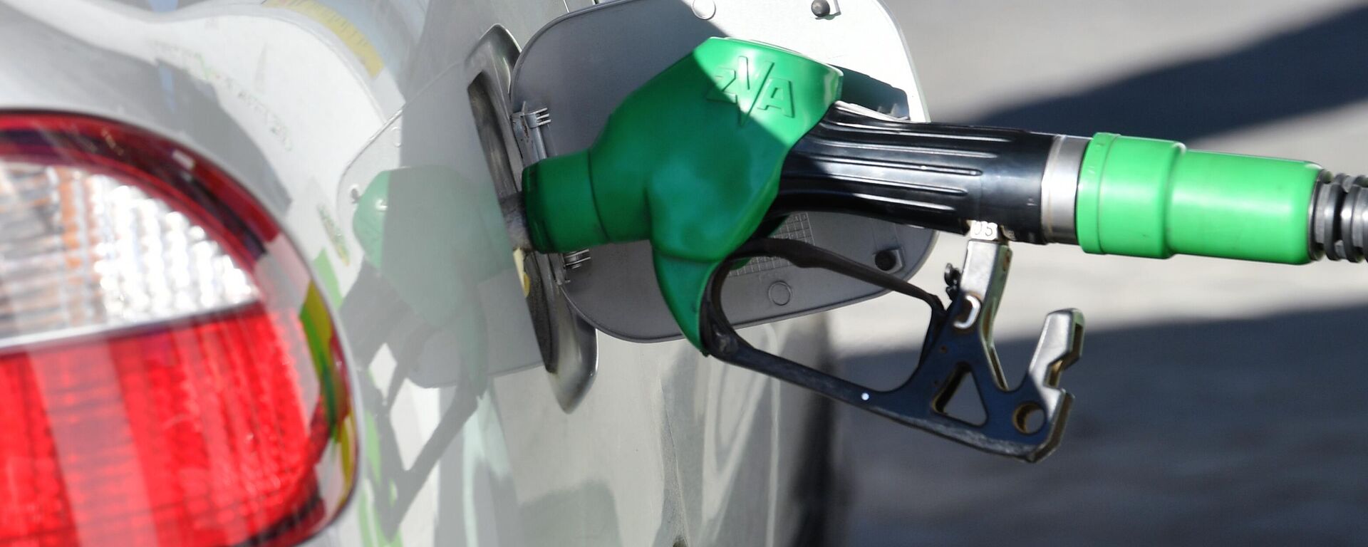 Күйүүчү май куюучу жай - Sputnik Кыргызстан, 1920, 16.01.2026