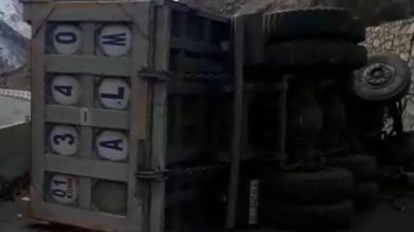 На месте ДТП с участием грузовика Howo в Боомском ущелье - Sputnik Кыргызстан