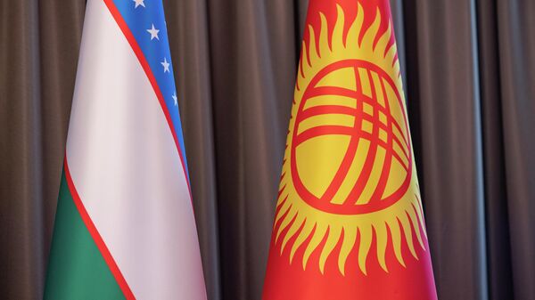 Флаги Узбекистана и Кыргызстана. Архивное фото - Sputnik Кыргызстан