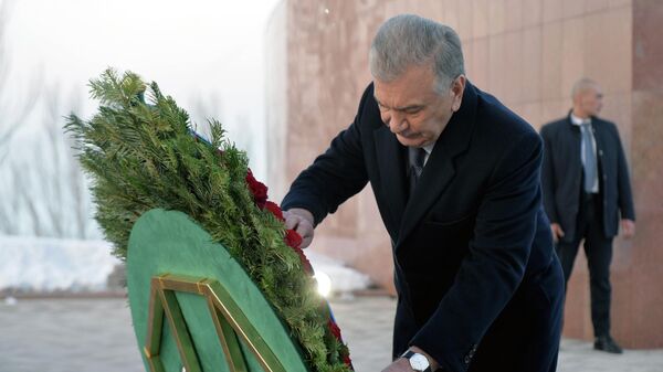 Президент Узбекистана посетил мемориальный комплекс Ата-Бейит - Sputnik Кыргызстан