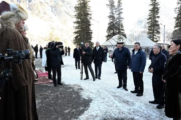 Президент Кыргызстана Садыр Жапаров и глава Узбекистана Шавкат Мирзиёев побывали в природном парке &quot;Ала-Арча&quot; - Sputnik Кыргызстан