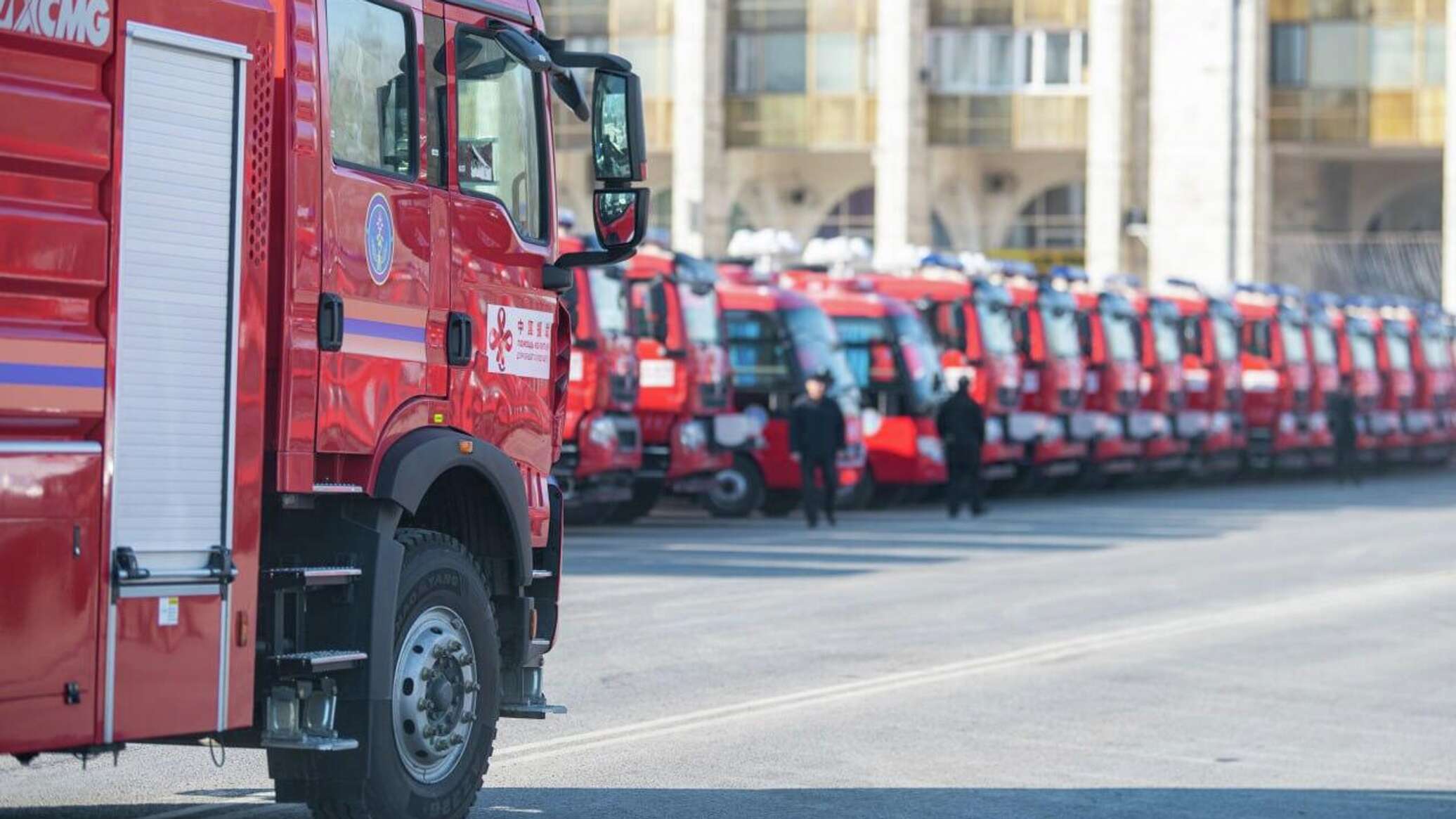 В Бишкеке выстроили 200 единиц техники, в том числе пожарные машины. Видео  с дрона - 31.01.2023, Sputnik Кыргызстан