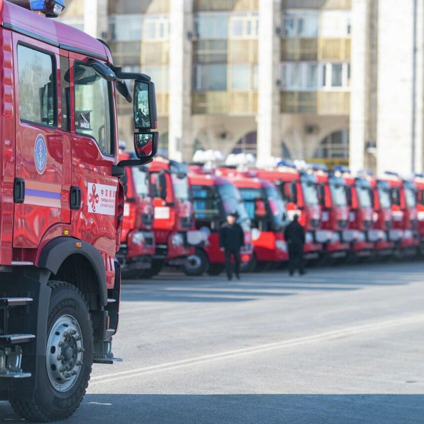 В Бишкеке выстроили 200 единиц техники, в том числе пожарные машины. Видео  с дрона - 31.01.2023, Sputnik Кыргызстан