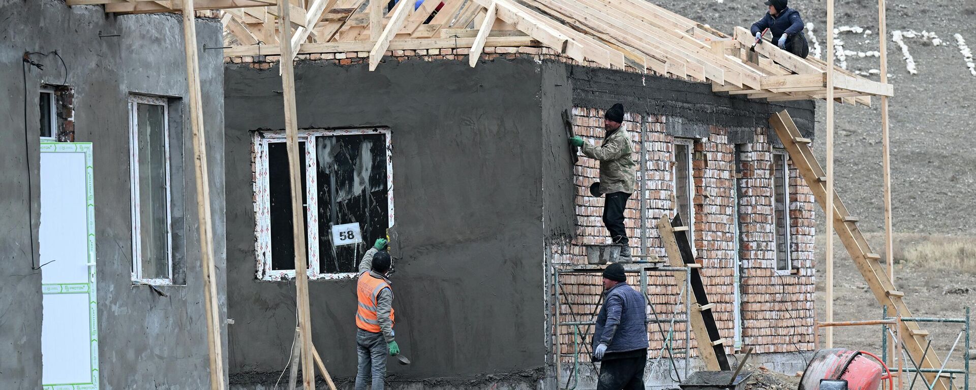 Строительство новых домов для жителей Баткенских сел  - Sputnik Кыргызстан, 1920, 01.02.2023