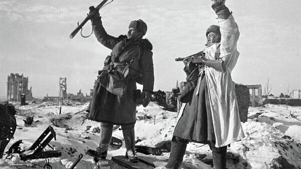 Мындан 80 жыл мурда Сталинград салгылашы аяктаган. Видео - Sputnik Кыргызстан