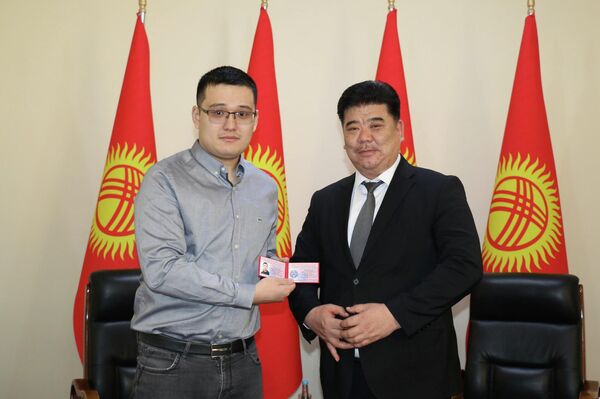 Киберспортсмену Бакыту Эмилжанову присвоили звание мастера спорта КР по киберспорту - Sputnik Кыргызстан