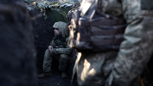 Украинские военнослужащие в окопе недалеко от Артемовска - Sputnik Кыргызстан
