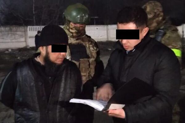В Джалал-Абадской области задержали мужчину, являющегося членом ОПГ криминального авторитета Камчы Кольбаева - Sputnik Кыргызстан