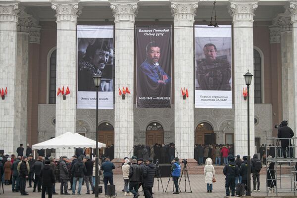 Панихида проходит в Национальном театре оперы и балета - Sputnik Кыргызстан