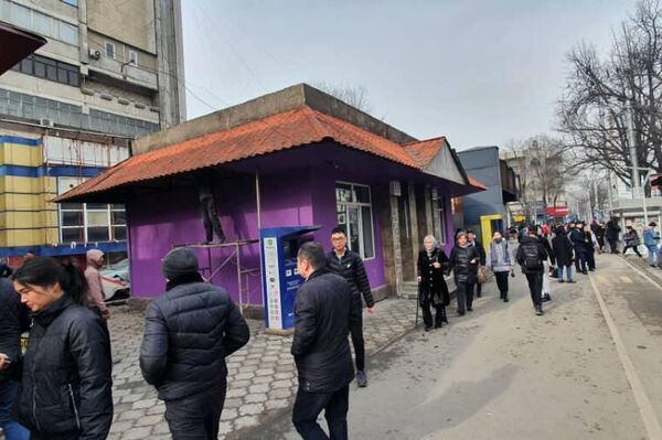 В целях благоустройства и увеличения количества зеленых зон в Бишкеке на пересечении улиц Абдрахманова и Киевской планируется разбить сквер - Sputnik Кыргызстан