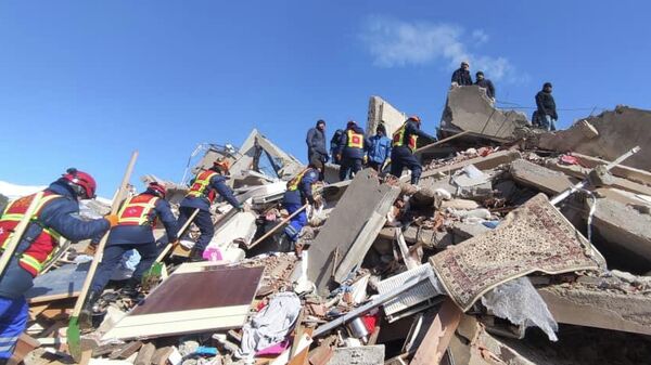 Спасатели МЧС Кыргызстана во время расчистки завалов в Турции - Sputnik Кыргызстан