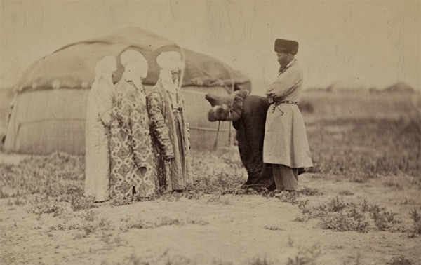 Женщины прибыли на смотрины невесты, XIX век - Sputnik Кыргызстан