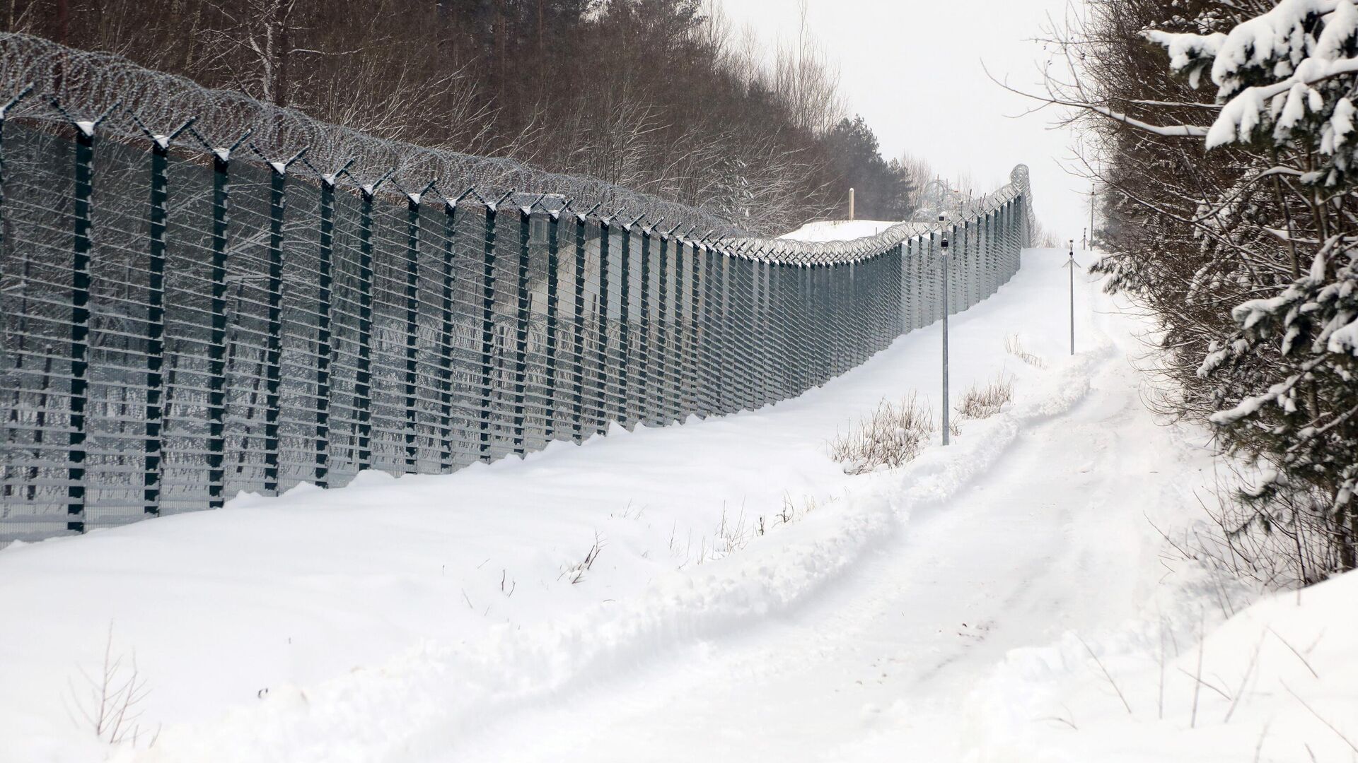 Пограничный забор на литовско-белорусской границе. Архив - Sputnik Кыргызстан, 1920, 11.02.2023