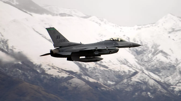 Американский истребитель F-16 Fighting Falcon. Архивное фото - Sputnik Кыргызстан
