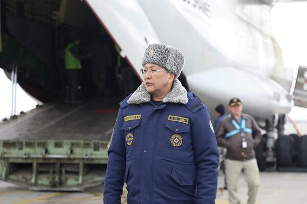 Спасательную группу возглавляет министр чрезвычайных ситуаций Бообек Ажикеев - Sputnik Кыргызстан