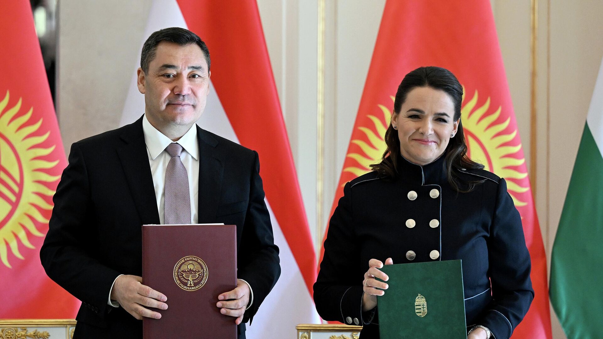 Президенты Кыргызстана и Венгрии провели переговоры и подписали декларацию - Sputnik Кыргызстан, 1920, 13.02.2023