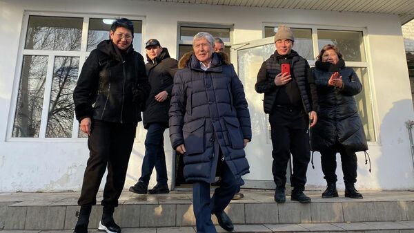 Освобождение Алмазбека Атамбаева из заключения - Sputnik Кыргызстан