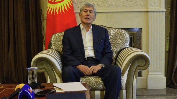 Бывший президент Кыргызстана Алмазбек Атамбаев в своем доме в селе Кой-Тай после освобождения от заключения. 14 февраля 2023 года - Sputnik Кыргызстан