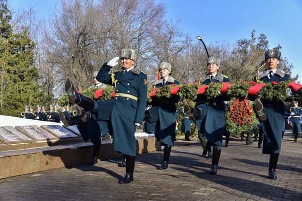 Сегодня в бишкекском парке имени Ататюрка прошел митинг-реквием, посвященный 34-й годовщине вывода советских войск из Афганистана - Sputnik Кыргызстан