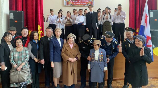 Правительство Москвы передало подарки ветеранам ВОВ в Бишкеке - Sputnik Кыргызстан