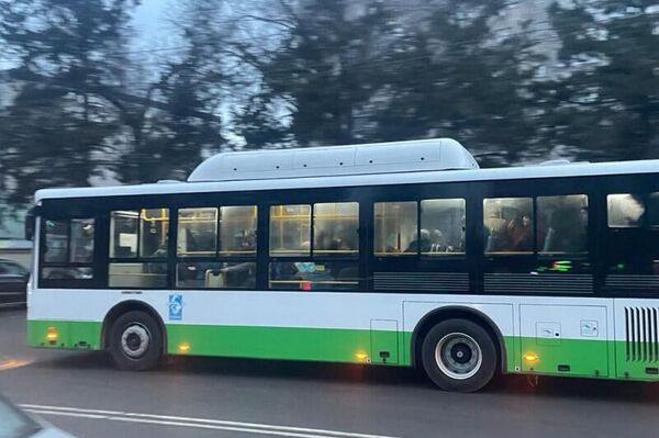 Сегодня ранним утром на линии выехали 50 новых автобусов из 120, закупленных в Китае - Sputnik Кыргызстан