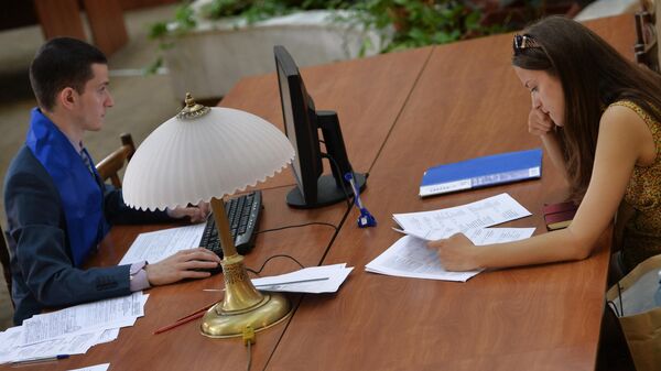 Жогорку окуу жайына документ тапшыруу. Архивдик сүрөт - Sputnik Кыргызстан