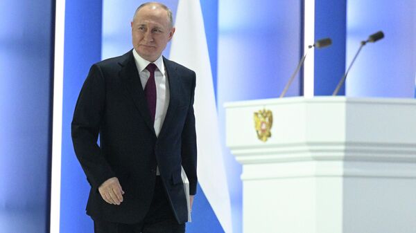 Президент РФ Владимир Путин выступает с ежегодным посланием Федеральному собранию - Sputnik Кыргызстан