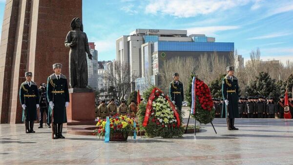 Митинг-реквием, посвященный Дню защитника Отечества в Бишкеке - Sputnik Кыргызстан