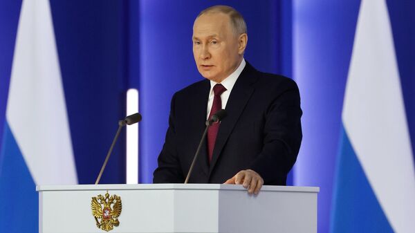 Президент РФ Владимир Путин выступает с ежегодным посланием Федеральному собранию - Sputnik Кыргызстан