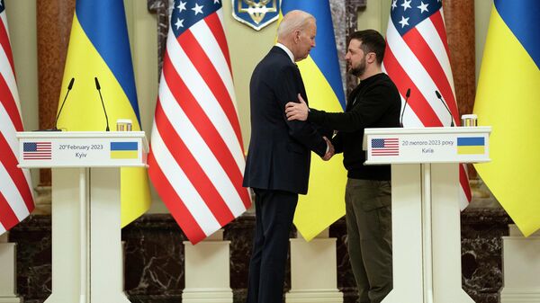 Президент США Джо Байден и президент Украины Владимир Зеленский. Архивное фото - Sputnik Кыргызстан