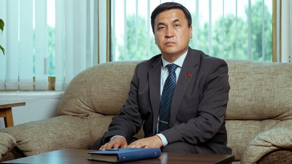 Министр образования Каныбек Иманалиев. Архивное фото - Sputnik Кыргызстан
