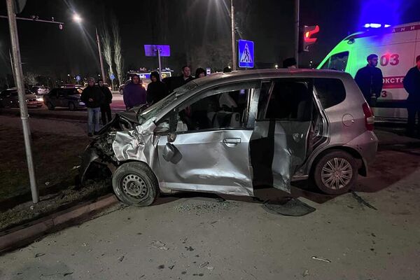 В Бишкеке произошло страшное ДТП, погибли два водителя, есть пострадавшие - Sputnik Кыргызстан