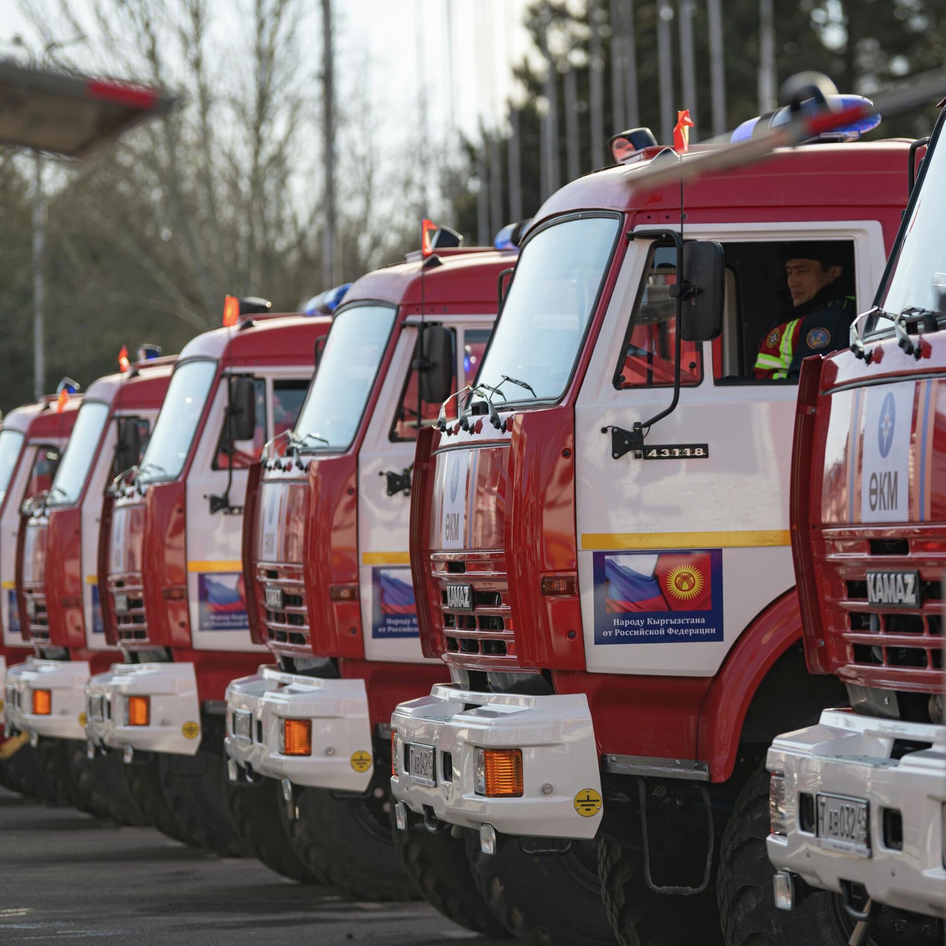 Какие пожарные машины передала Россия Кыргызстану — видео - 01.03.2023,  Sputnik Кыргызстан