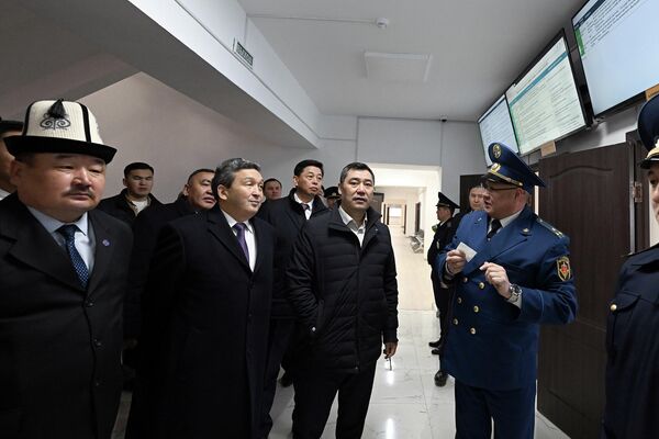 Президент Кыргызстана сегодня в рамках рабочей поездки в Иссык-Кульскую область открыл Дом правосудия в Караколе - Sputnik Кыргызстан
