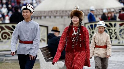 Фестиваль традиционной одежды в Киргизии